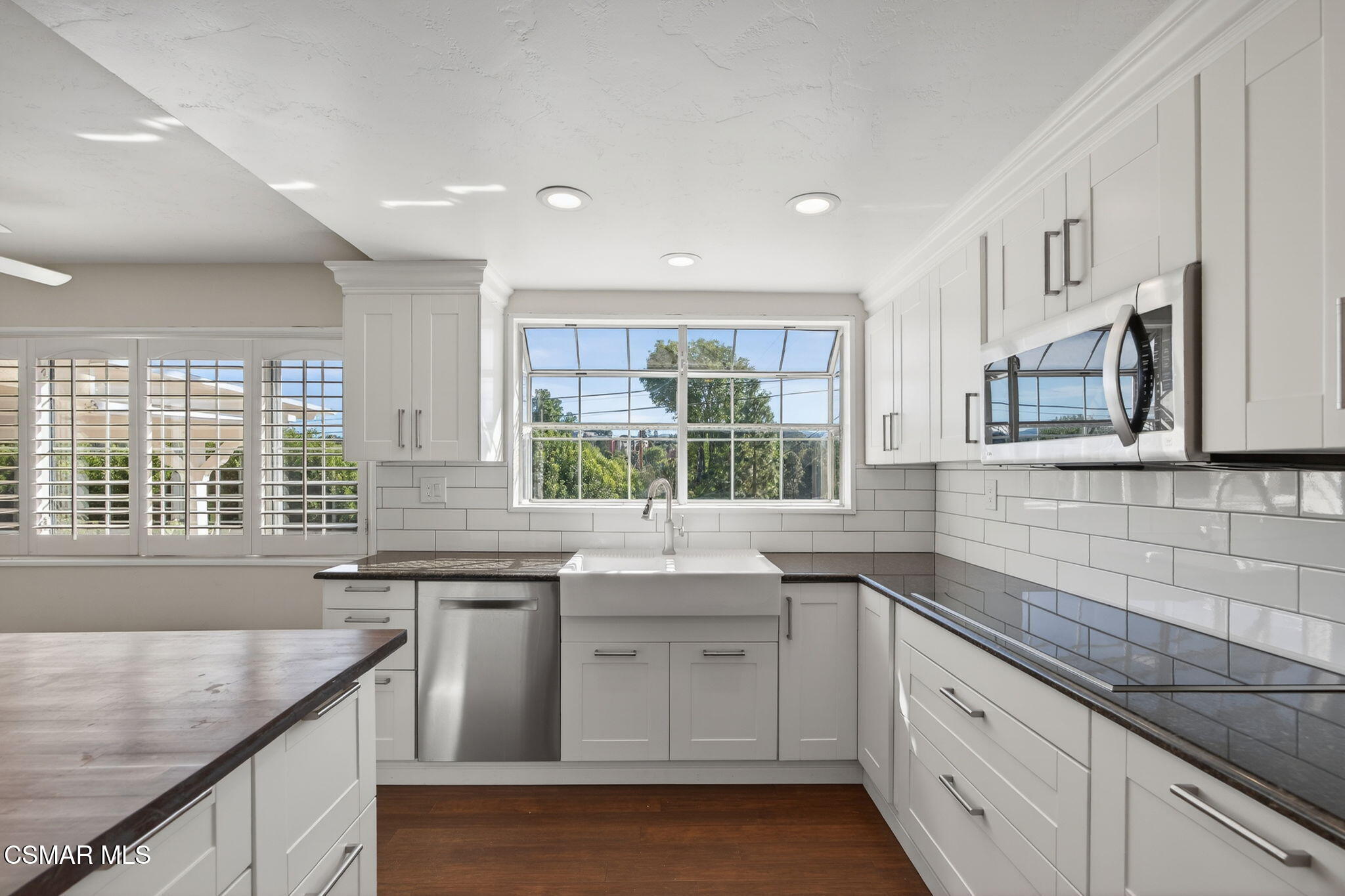 250 W Avenida De Las Flores