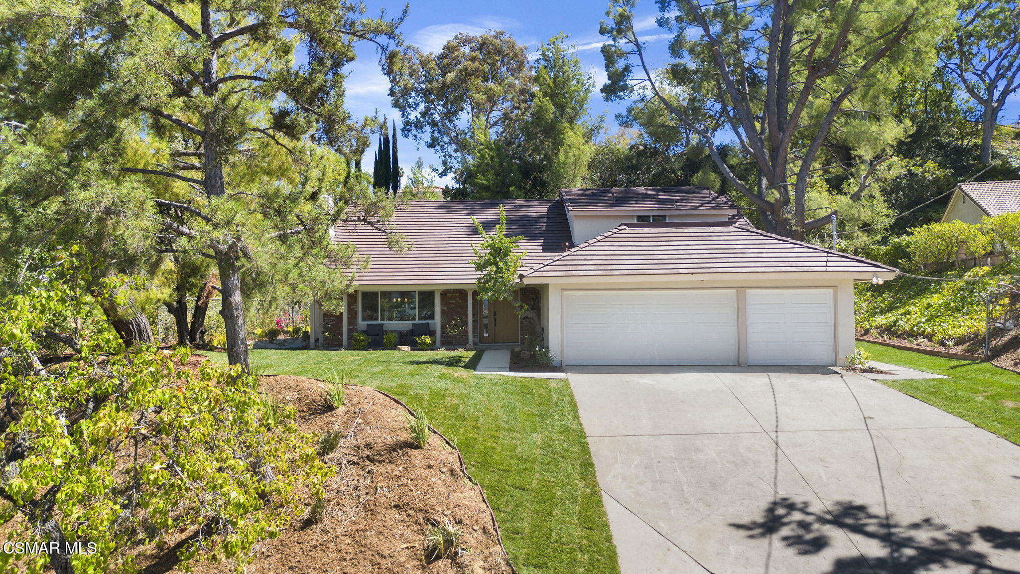 22460 Cairnloch Street