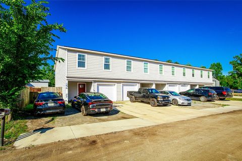 Townhouse For Sale - 45167 AND 45159 AND 45151 Annie Laura Street<br/> Callahan, FL 32011