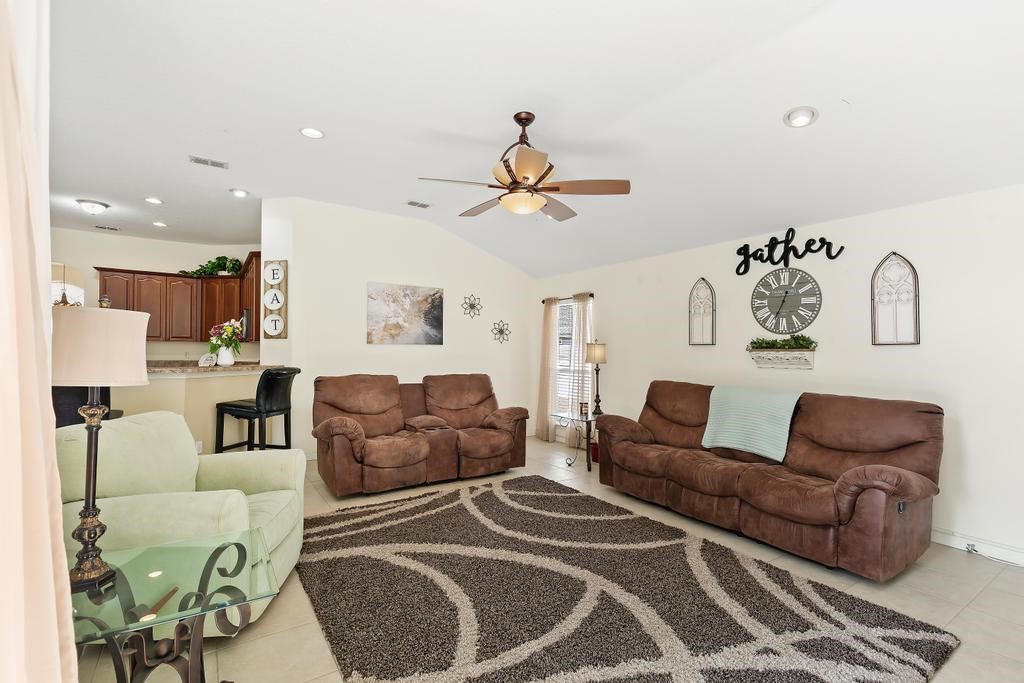 86608 Meadowwood Drive, Yulee, Florida image 10