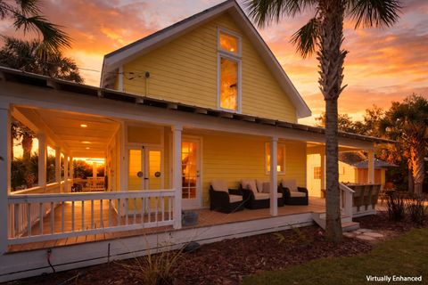 Homes For Sale - 913 White Street<br/> Fernandina Beach, FL 32034