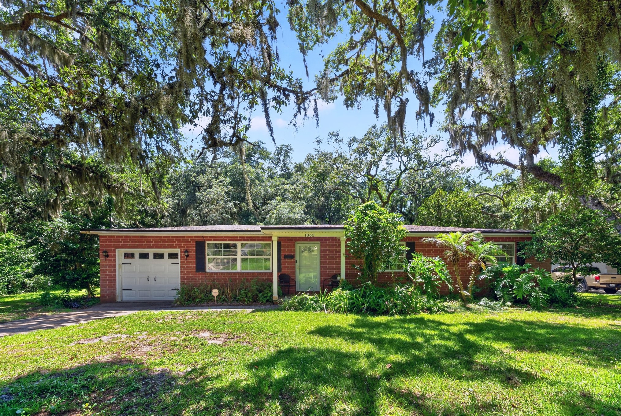 Photo 1 of 51 — 1863 HIGHLAND Drive, Fernandina Beach, FL 32034