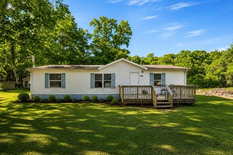 Mobile Home For Sale - 86081 John Street<br/> Yulee, FL 32097