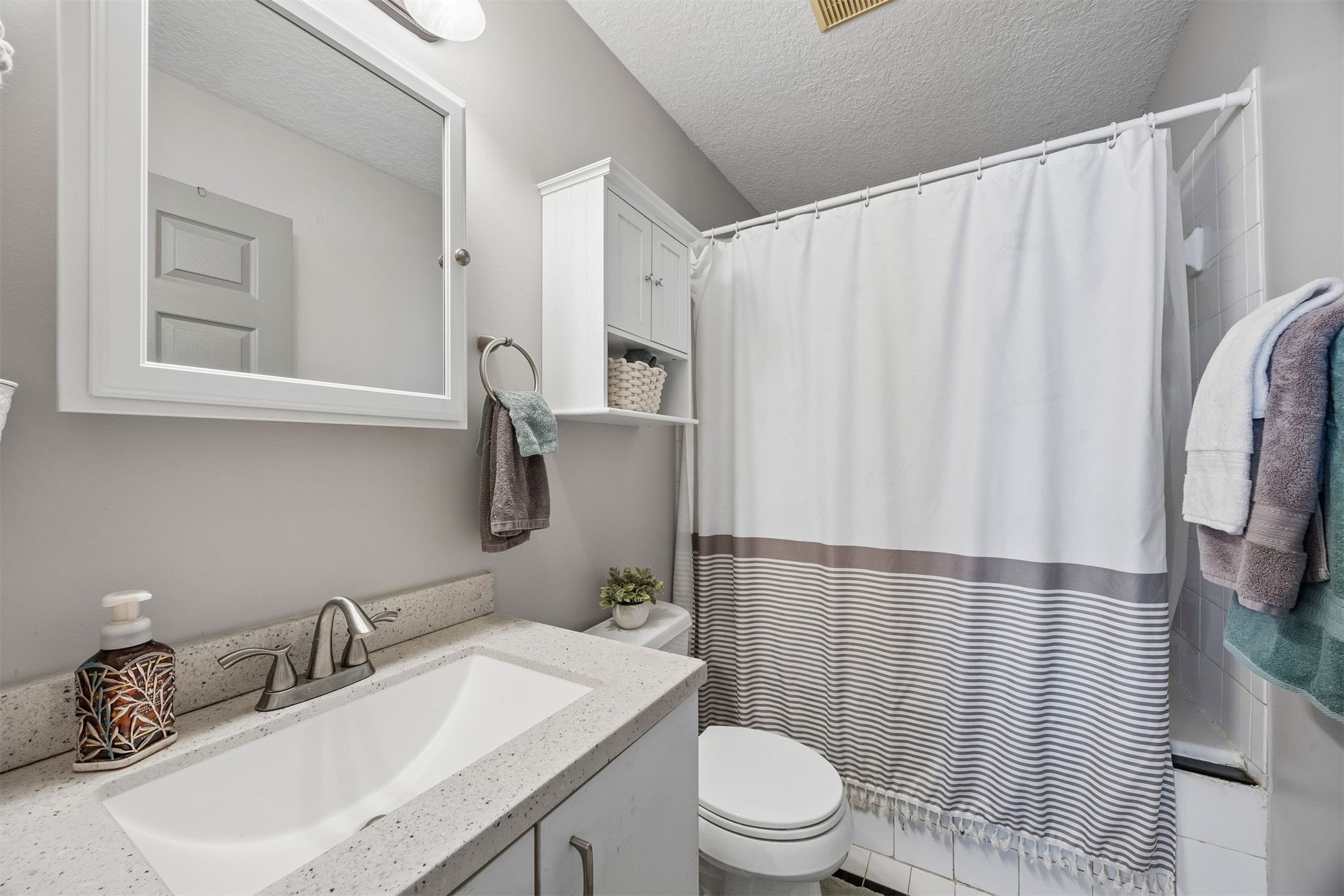 Picture for the property 115929, 3 beds, 2 baths