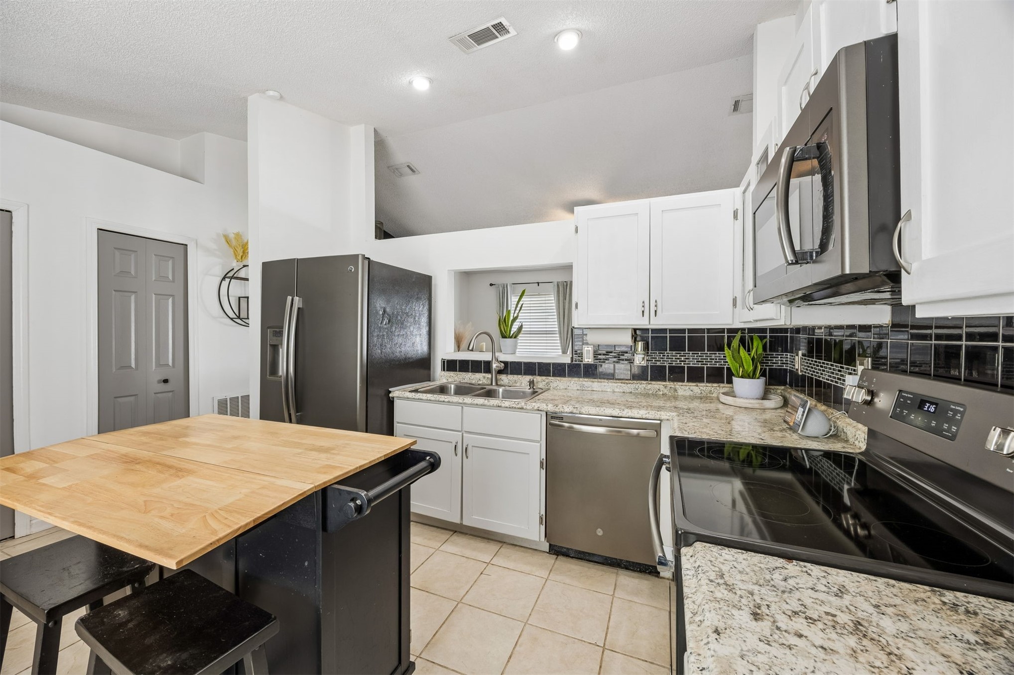 Picture for the property 115929, 3 beds, 2 baths