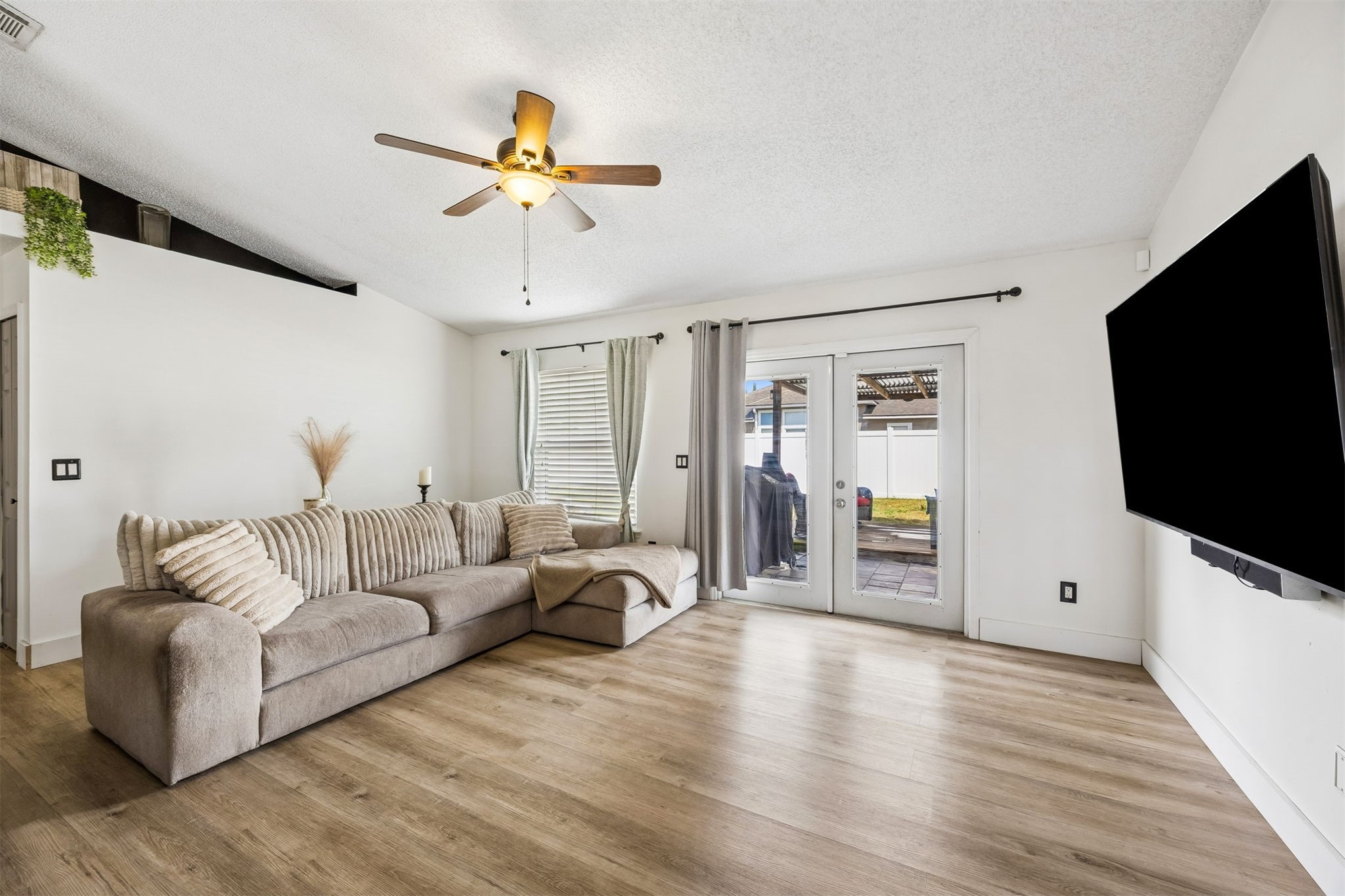 Picture for the property 115929, 3 beds, 2 baths