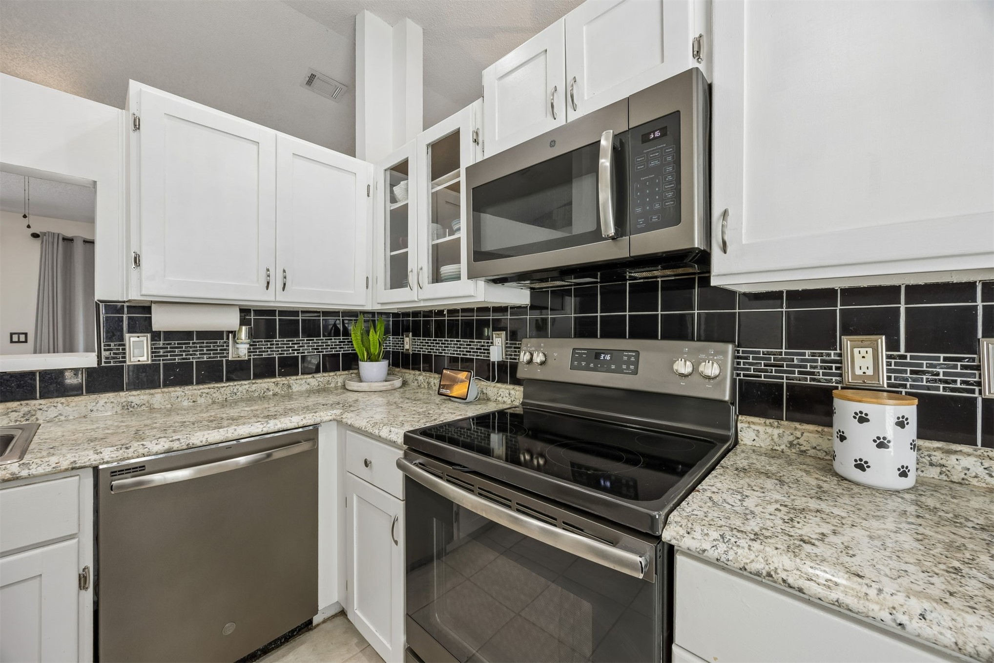 Picture for the property 115929, 3 beds, 2 baths