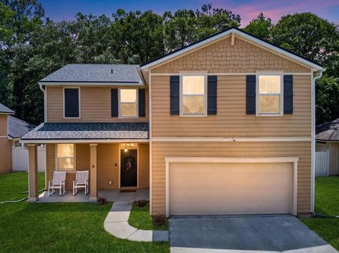 Homes For Sale - 45047 Amhurst Oaks Drive<br/> Callahan, FL 32011