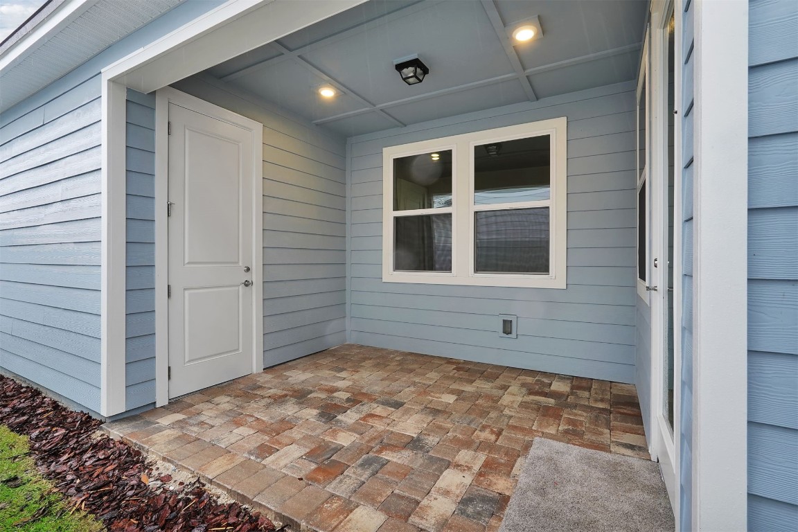 592 Hawthorn Park Circle, Yulee, Florida image 18