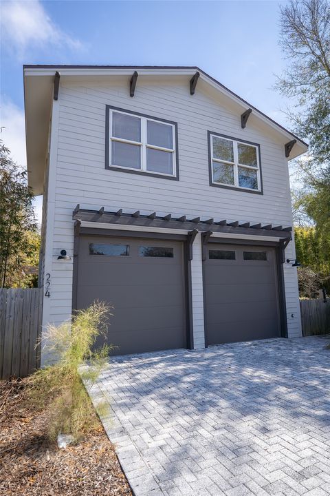 Homes For Sale - 224 S 11th Street<br/> Fernandina Beach, FL 32034