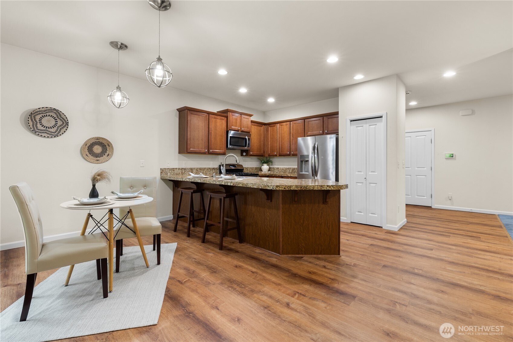 4882 SW Kenmore Court