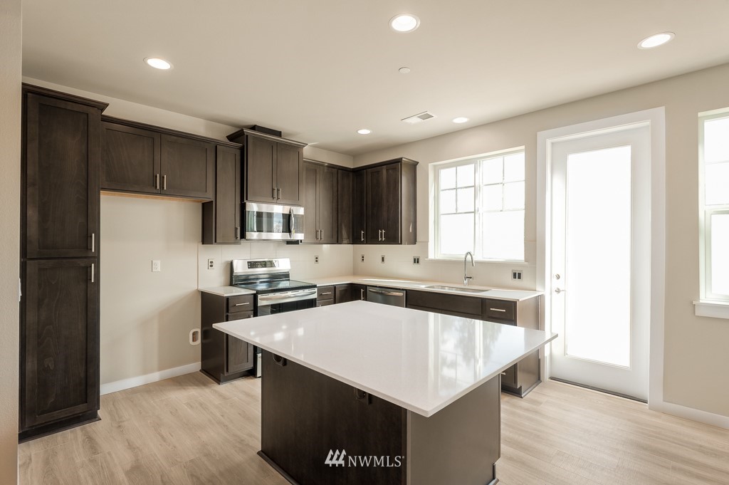 1621 Seattle Hill Road EE-4