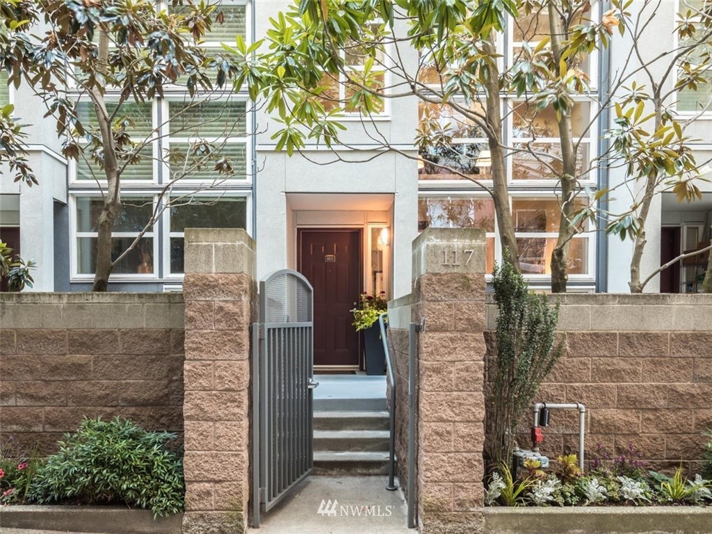 10042 Main Street 117