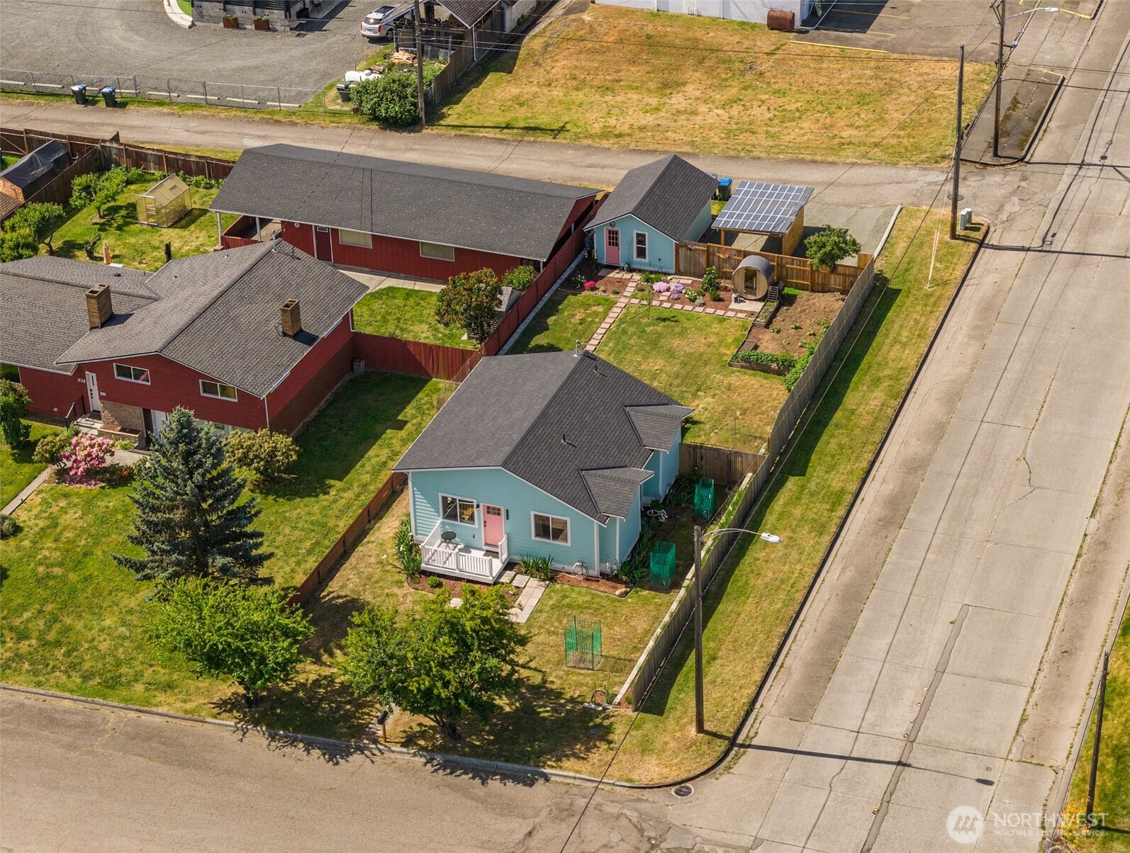 940 W 7th Street