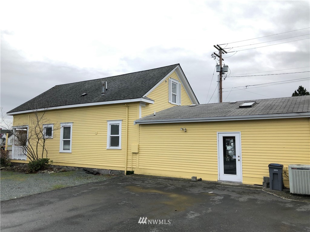 2320 Commercial Avenue