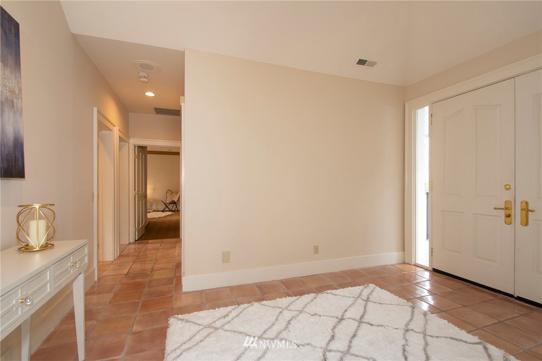 7221 Soundview Drive 201