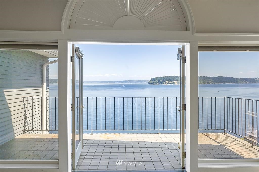 7221 Soundview Drive 201