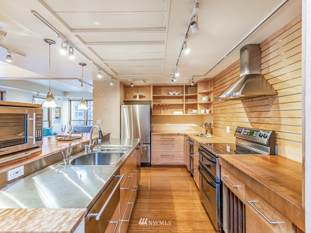1107 1st Avenue 1601