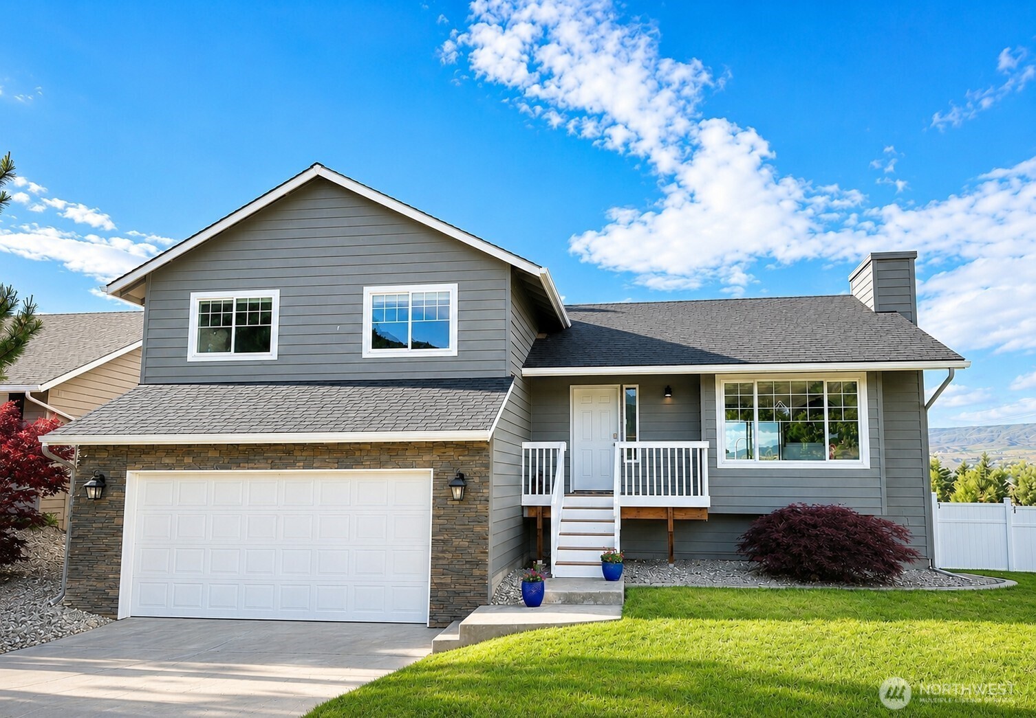 576 Saddle Rock Loop