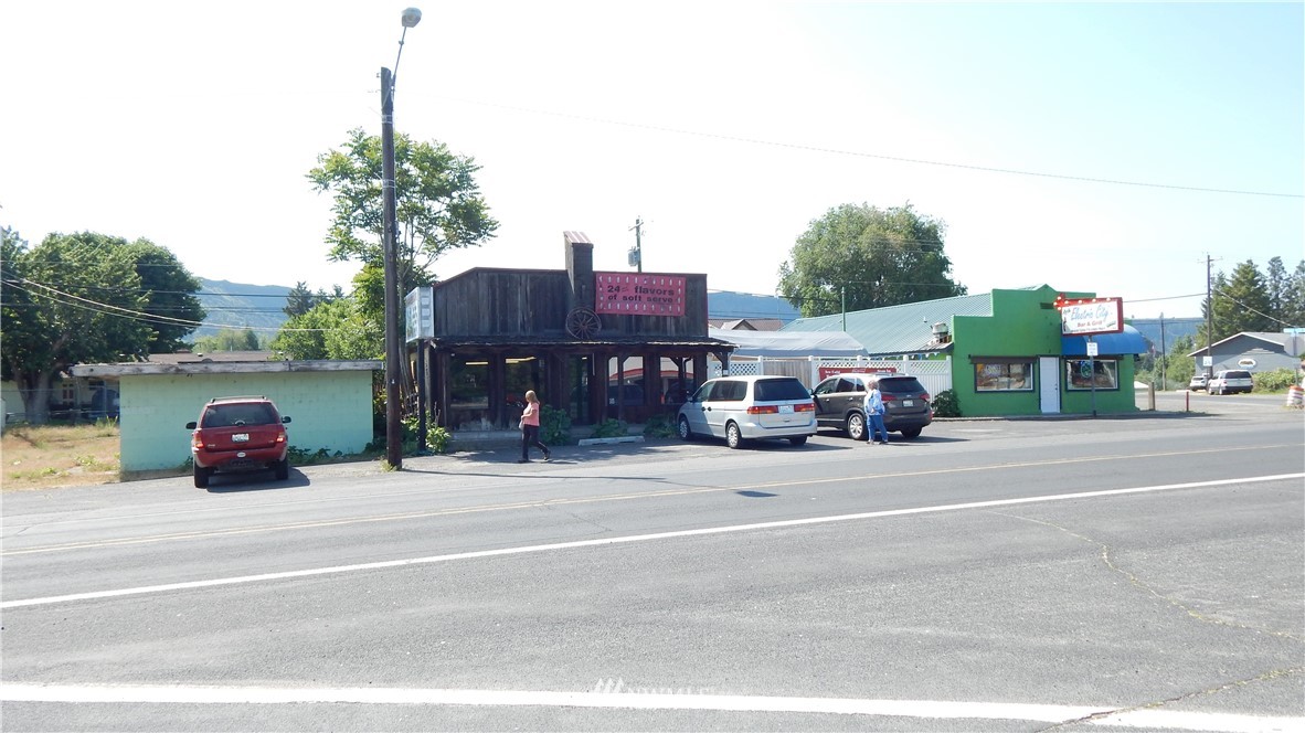 6 E Coulee Blvd