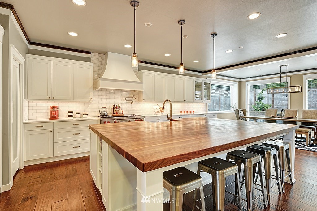 633 SW 185th Street