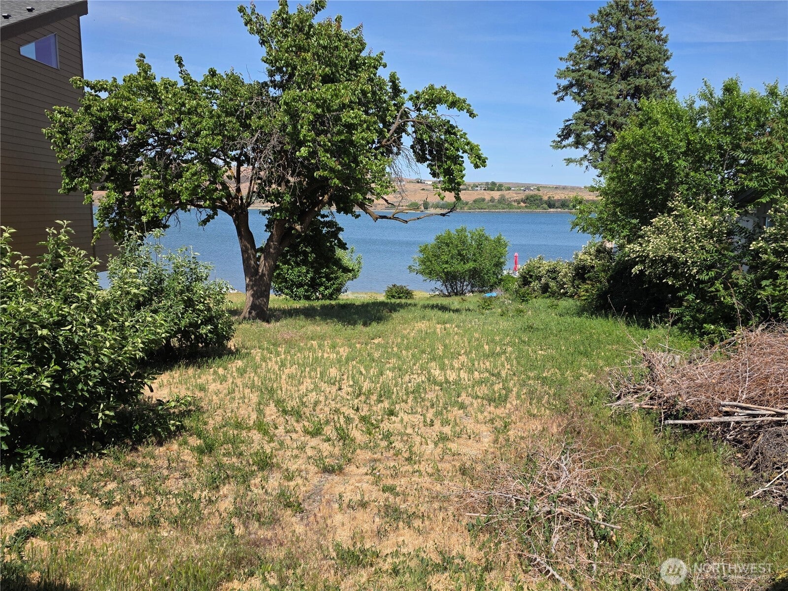 318 Lakeshore Drive