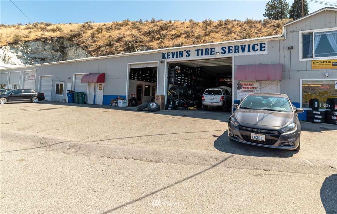 1217 W Woodin Ave.
