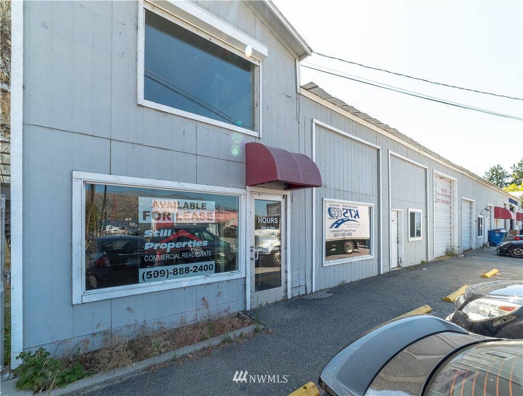 1217 W Woodin Ave.