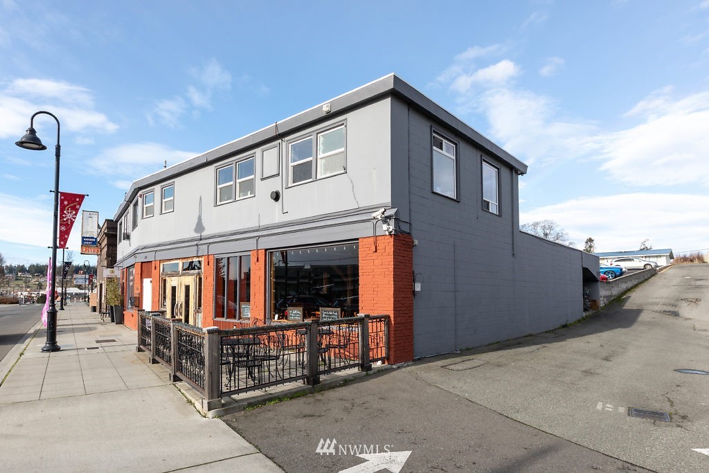 670 SE Pioneer Way