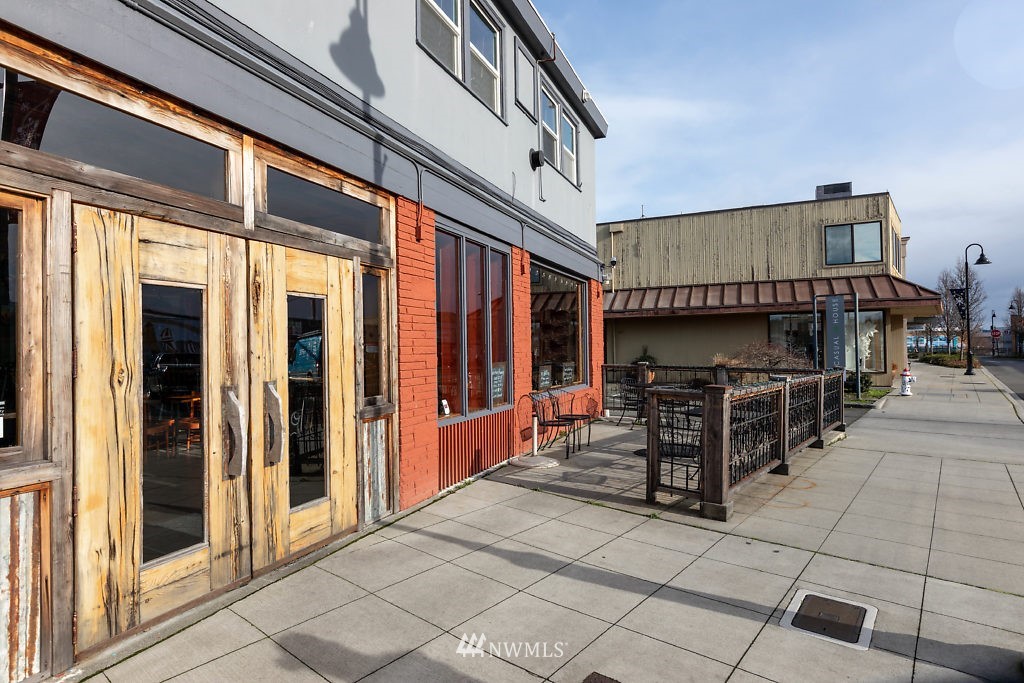 670 SE Pioneer Way