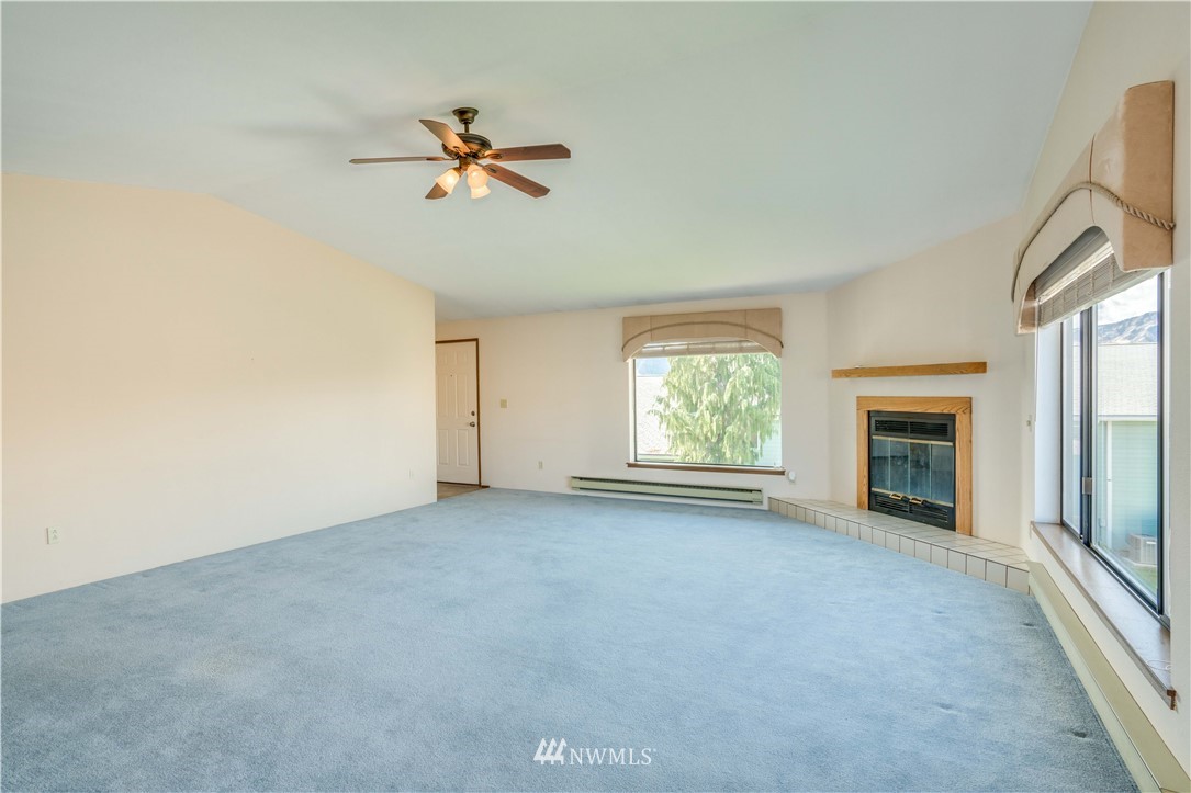 1352 Eastmont Avenue 3
