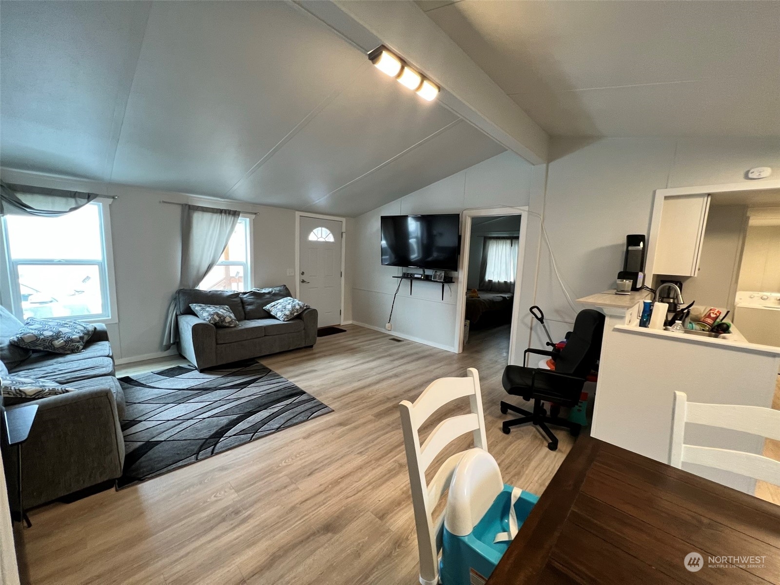 10302 Lakeview Avenue SW 21