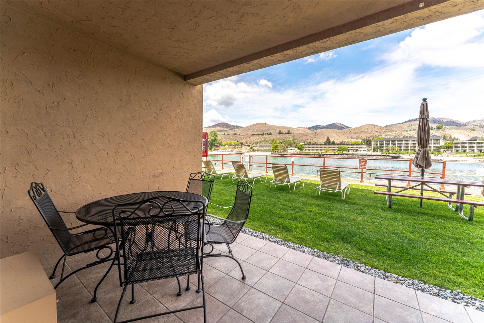 322 W Woodin Avenue 613