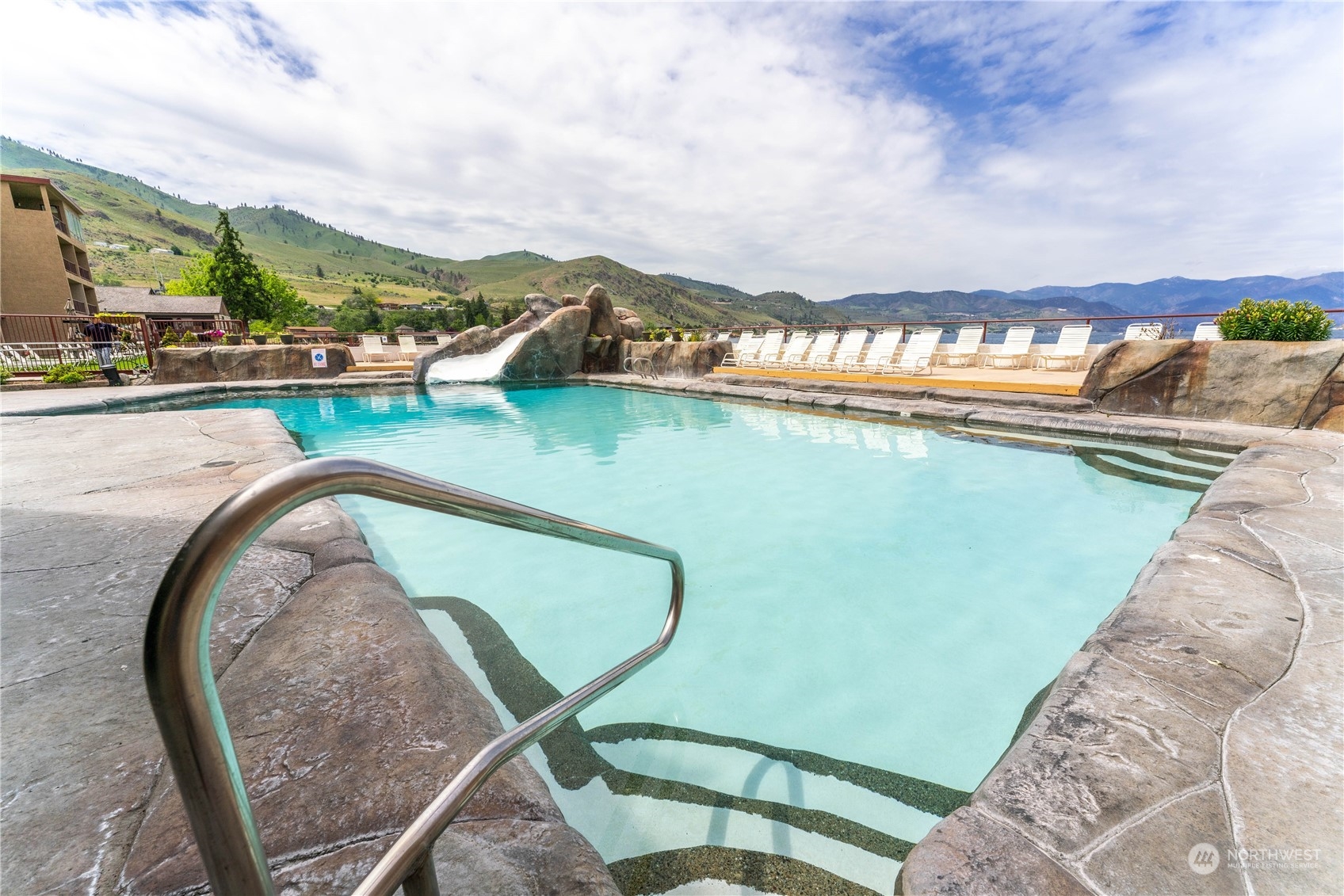 322 W Woodin Avenue 613