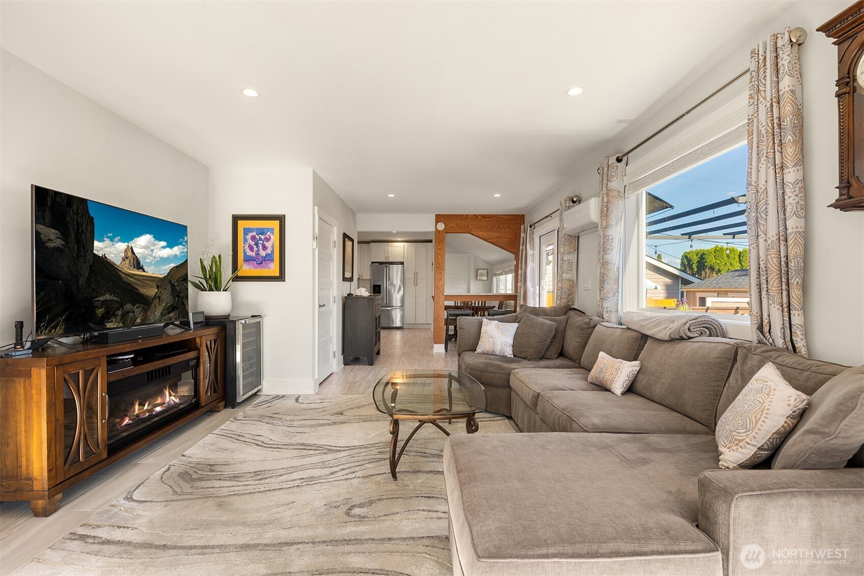 123 Avenue E