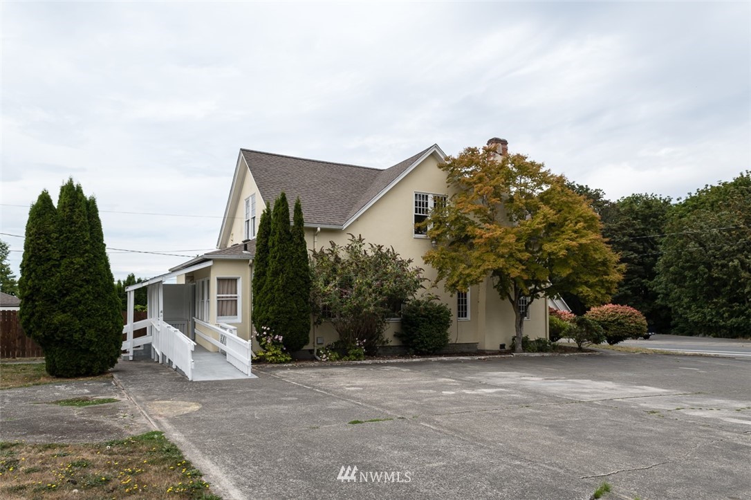 708 E 8th Street