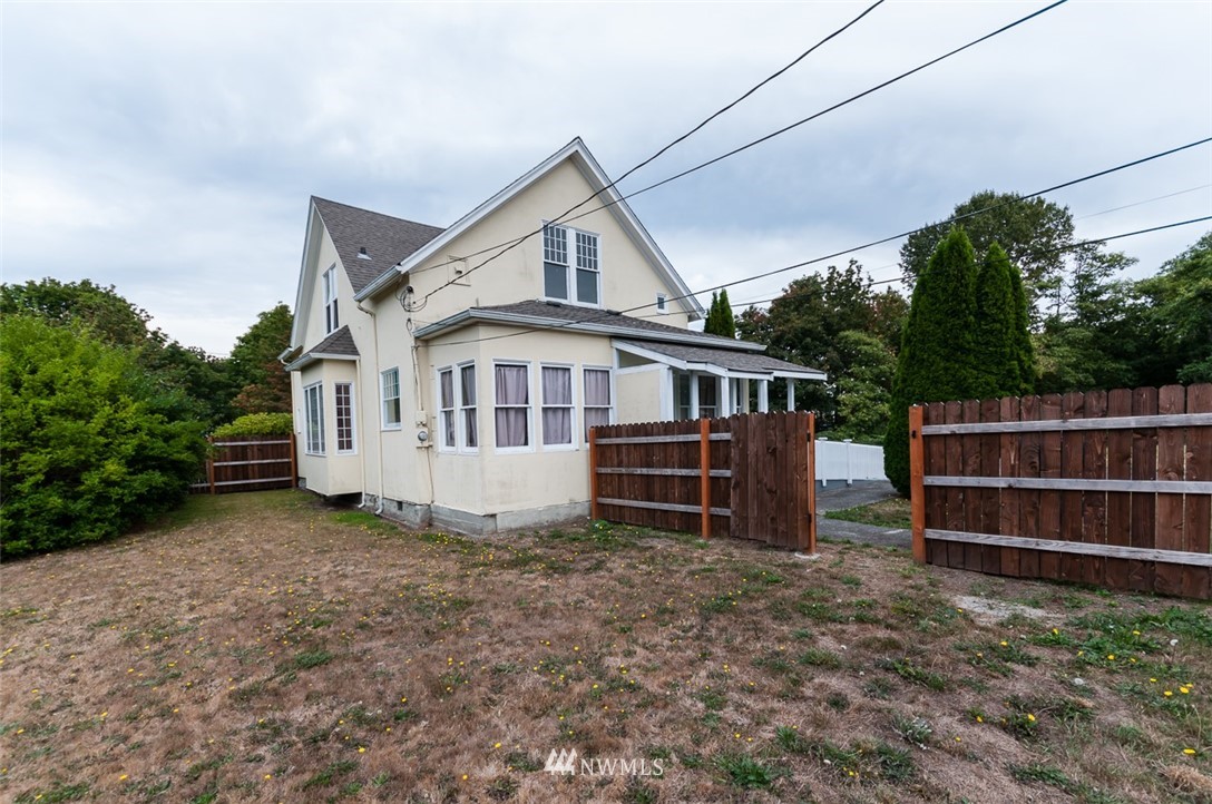 708 E 8th Street