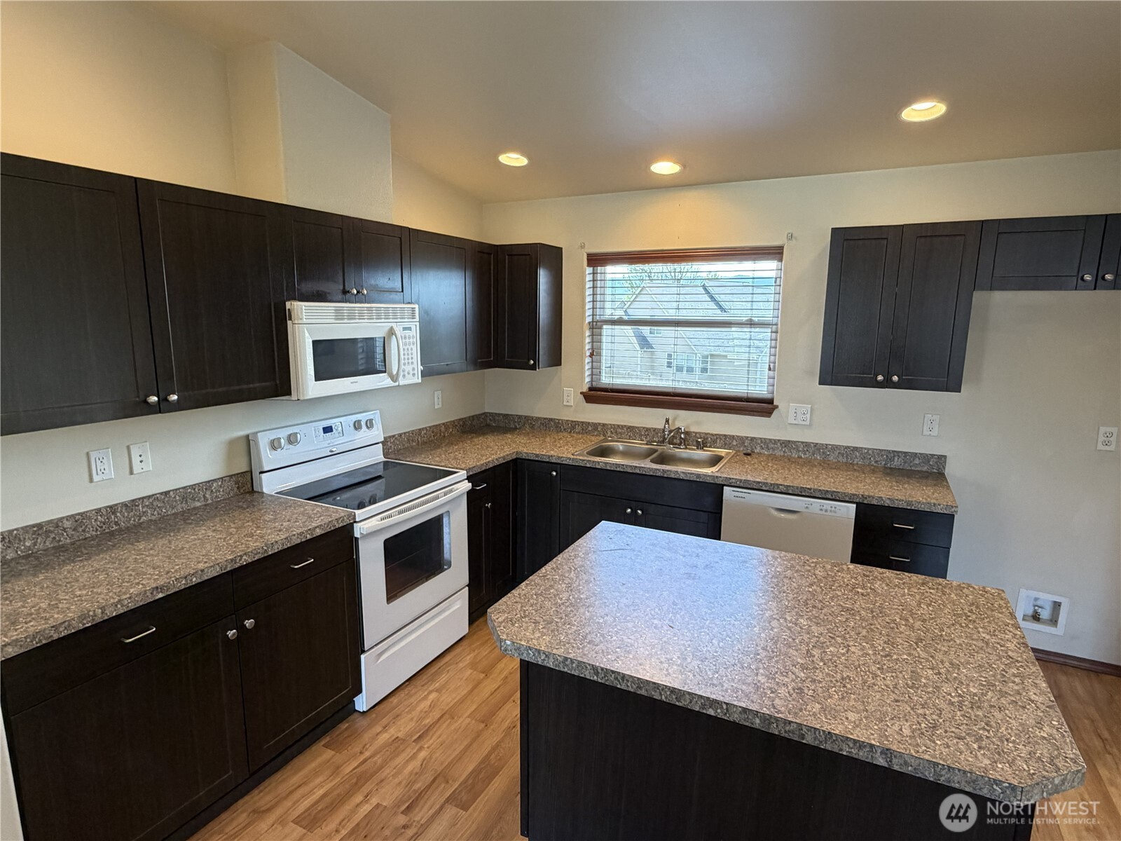1906 W Peakview Drive