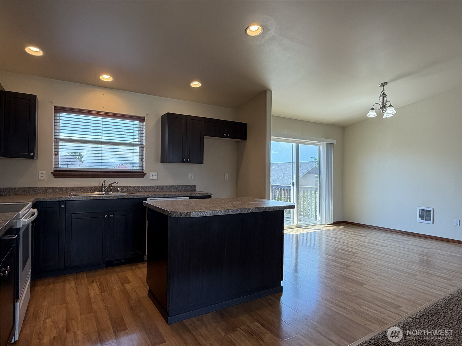 1906 W Peakview Drive