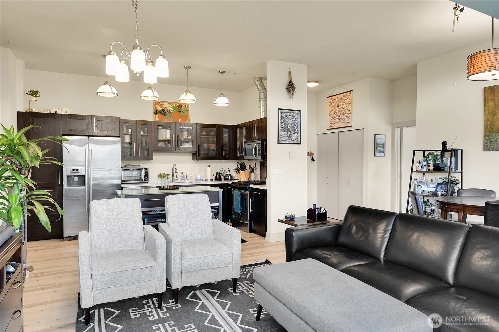 530 Broadway E 328