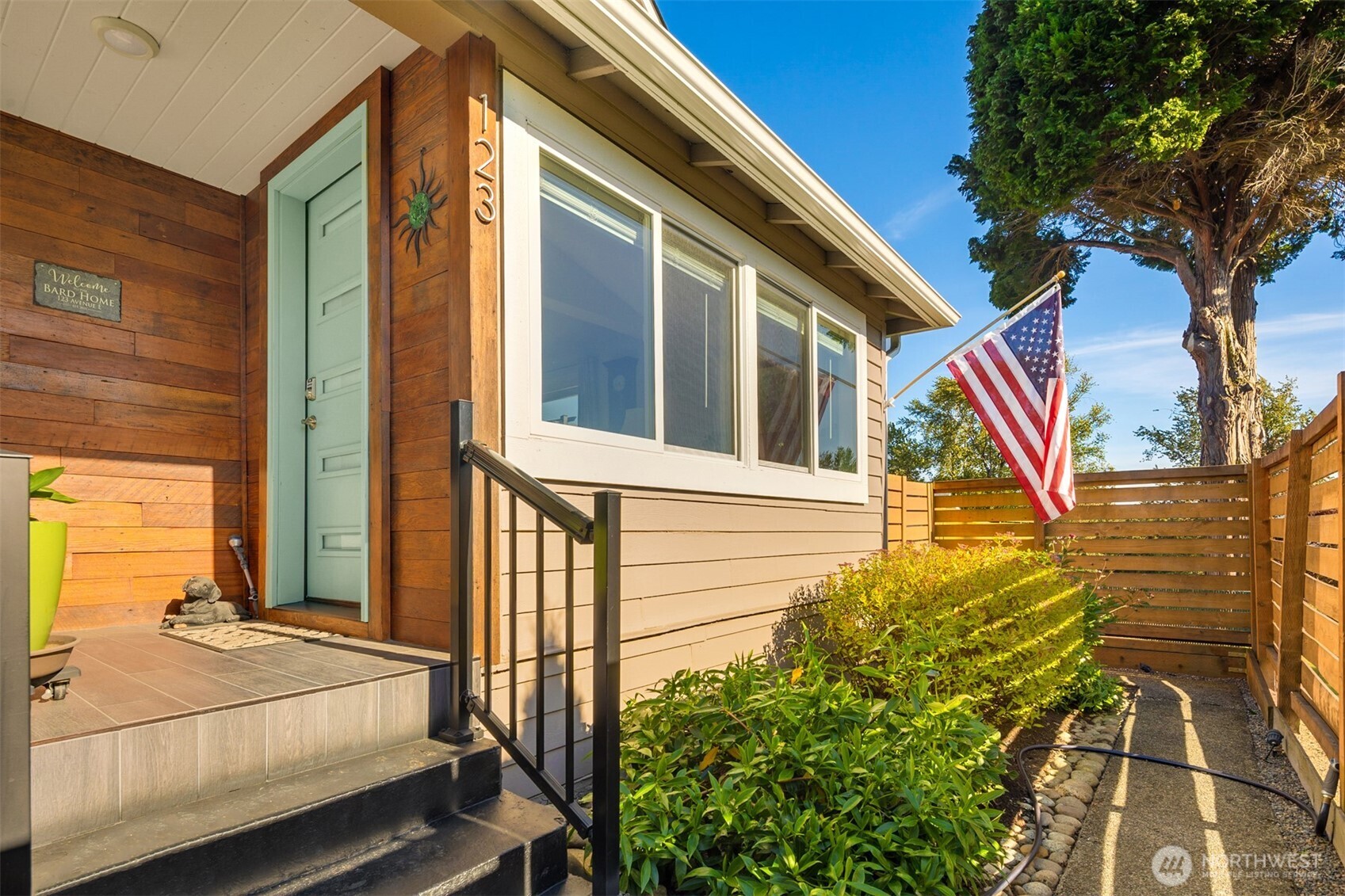 123 Avenue E