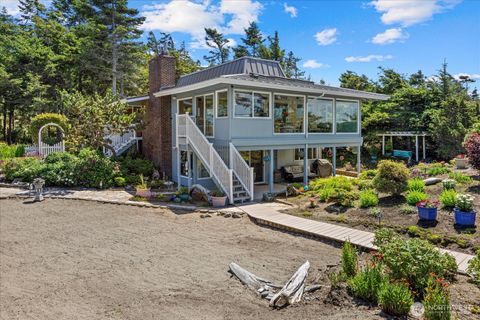 4951 Surfcrest Drive Oak Harbor WA 98277