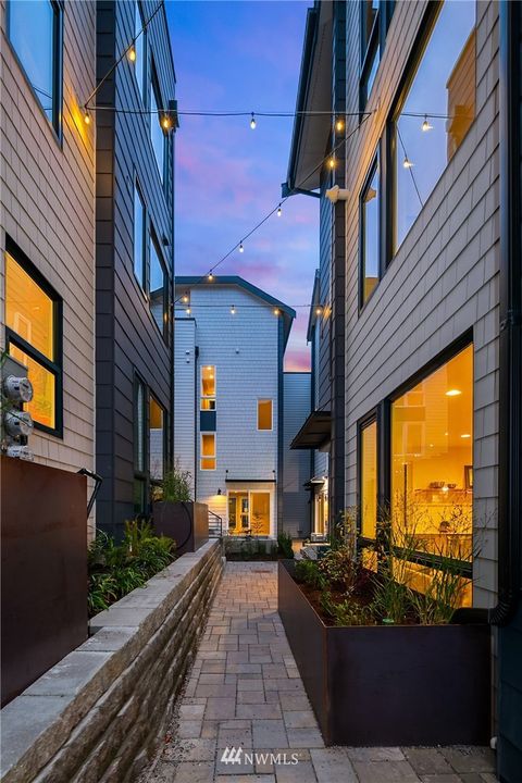 306 N 107th Street Seattle WA 98133