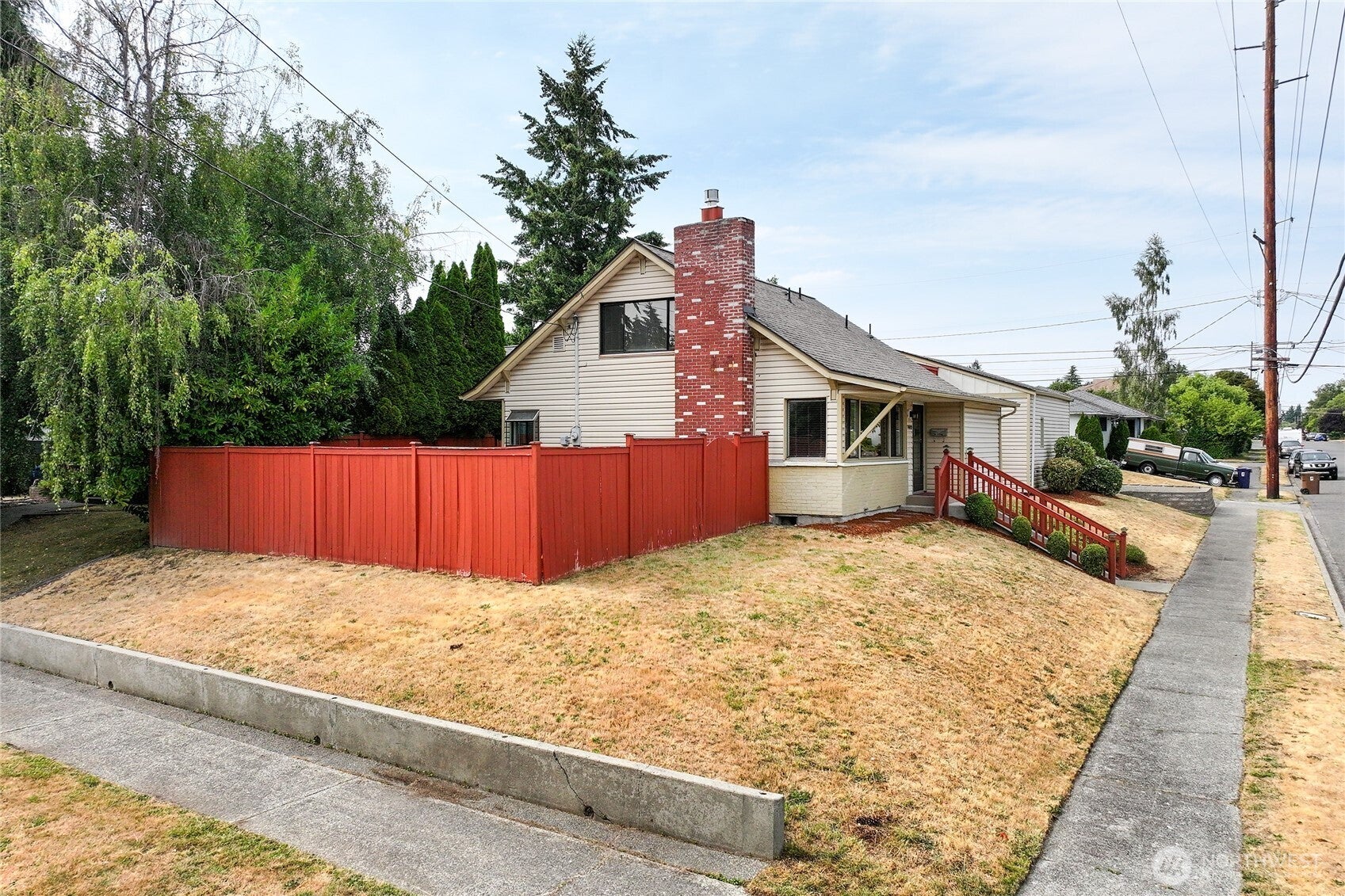 702 N Mullen Street
