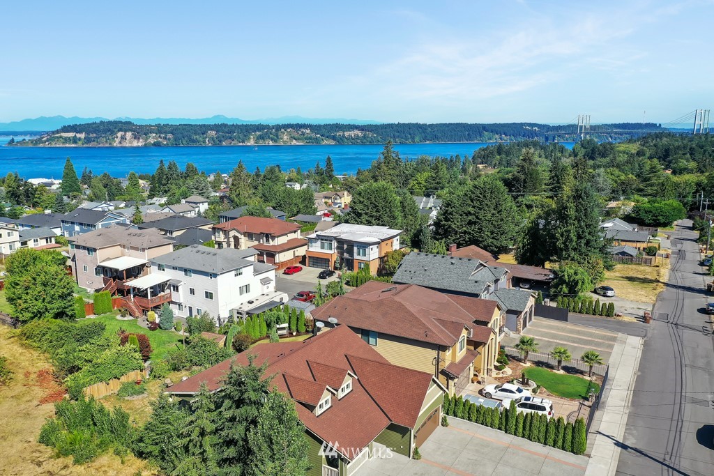 2010 Crystal Springs Road W