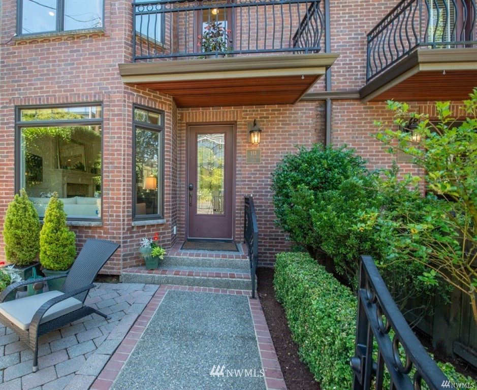 113 W Kinnear Place