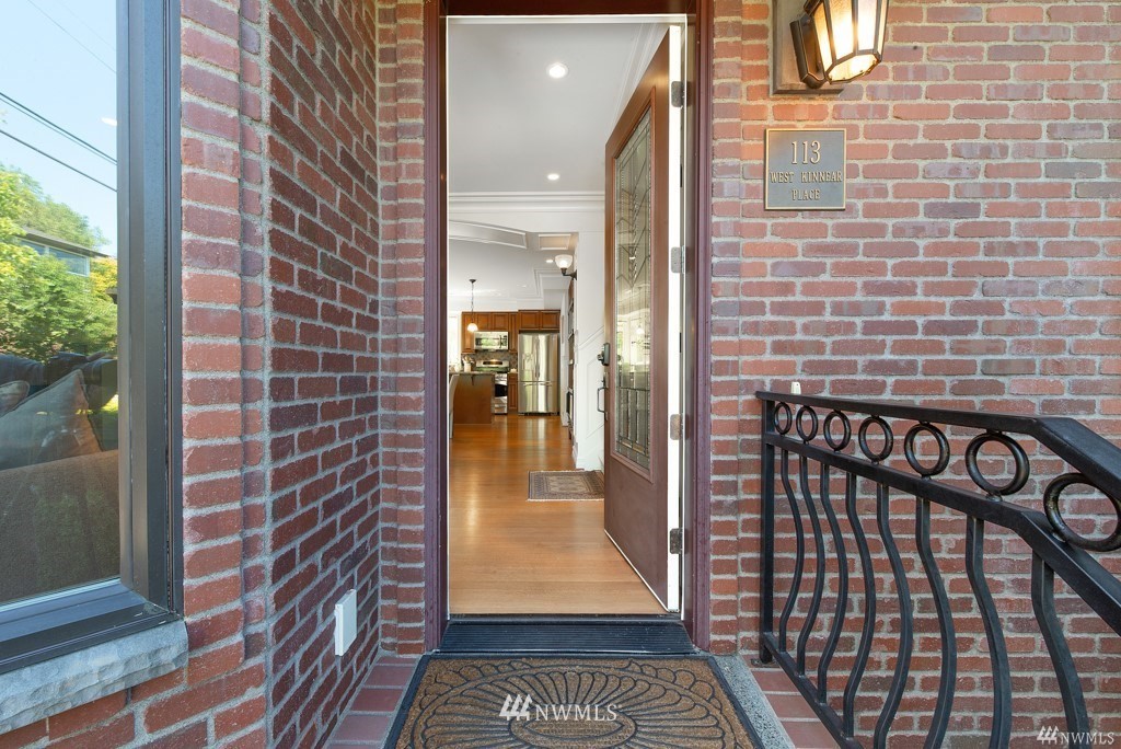 113 W Kinnear Place
