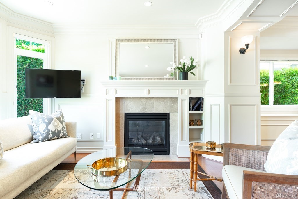 113 W Kinnear Place