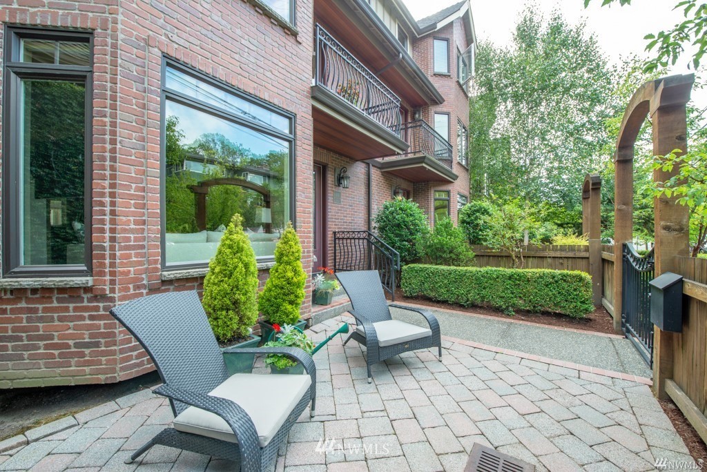 113 W Kinnear Place
