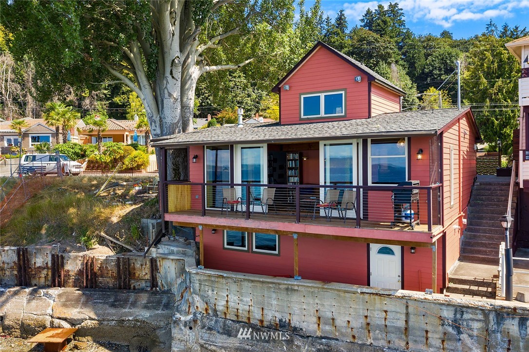 4703 Beach Drive SW